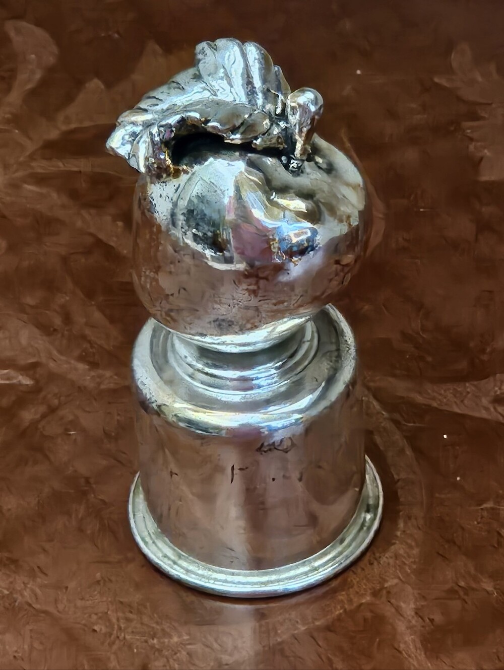 RARE VINTAGE GUCCI ITALY SILVER PLATE FALL AUTUMN APPLE BOTTLE STOPPER BAR WINE